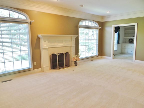 5th image of 3516 S Woodland Ct