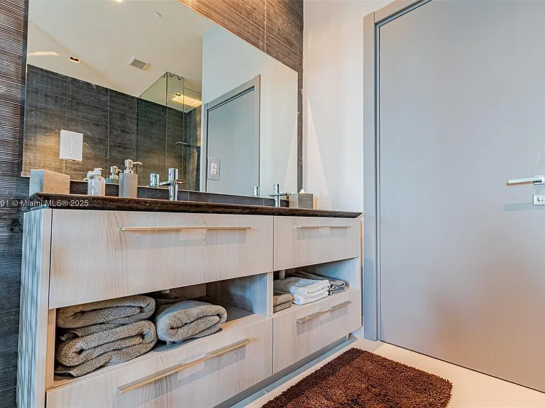 480 NE 31st St #Penthouse 5002 — Photo 7
