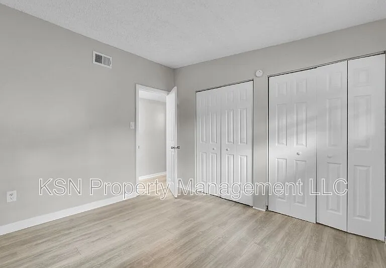 117 Windsor Rd — Photo 14