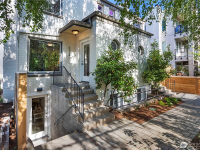 530 12th Avenue E, Seattle, WA, 98102