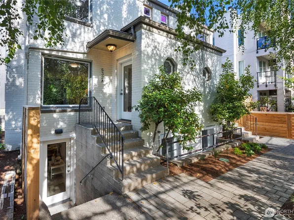 530 12th Avenue E, Seattle, WA 98102