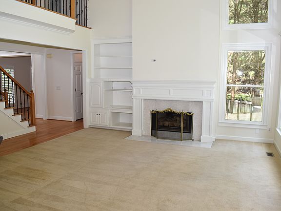 5th image of 5040 Hampshire Ct