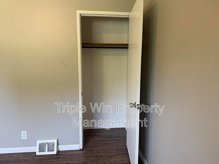 10329 Chesley Dr — Photo 29