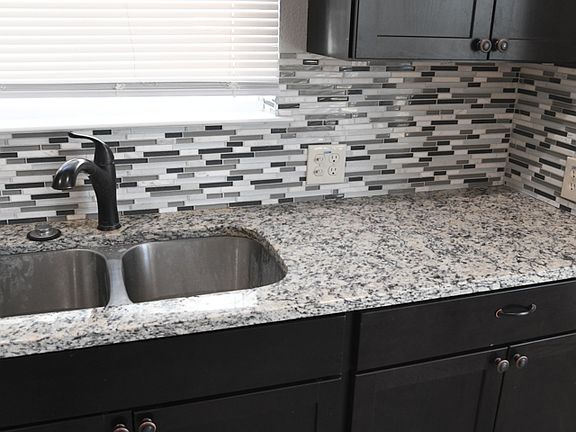 3rd image of 1406 W Gramercy Pl