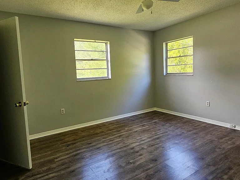 2621 SW 33rd Ave — Photo 5