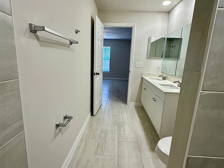 3819 SW 9th Ave #3819 — Photo 9