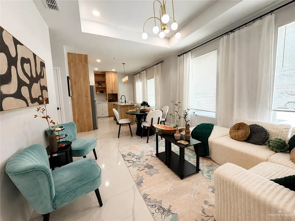 3 bed, 2.0 bath, 980 sqft, $1,600 — Photo 2