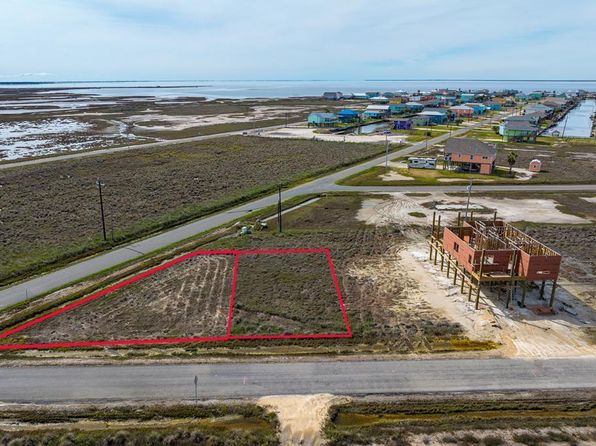 629 Channelview Rd, Rockport, TX 78382