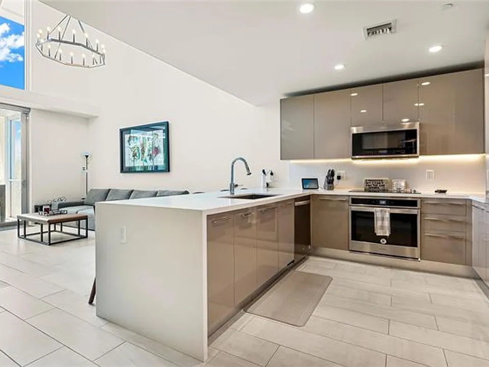 2000 Metropica Way #CU-216