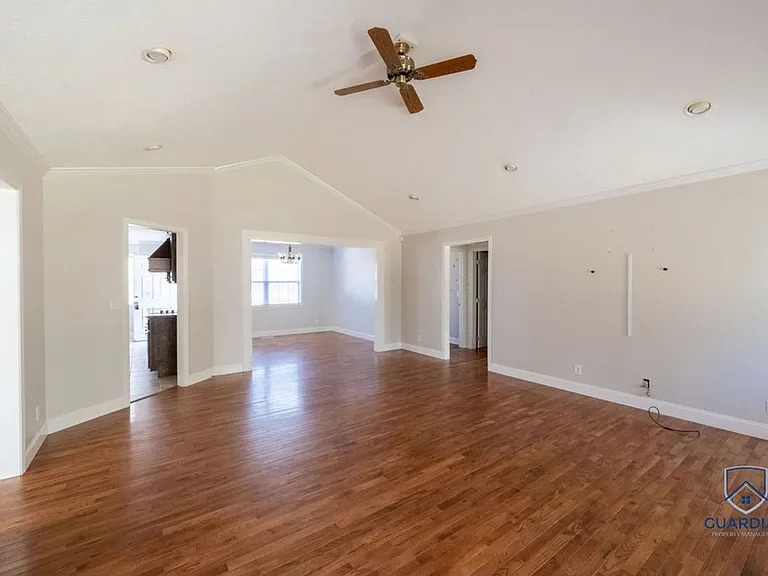 375 Shady Grove Rd — Photo 4