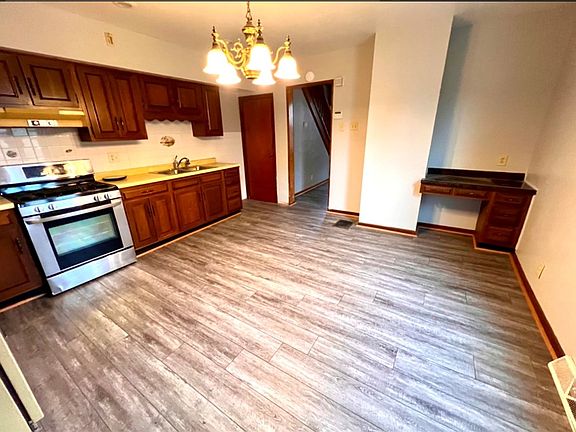 2nd image of 101 W Fulton St