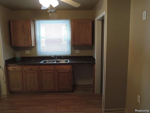 4th image of 11766 Engleside St