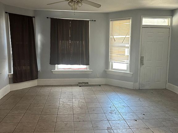 2nd image of 2732 N Oakland Ave