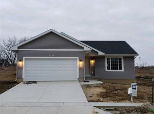 2124 Shady Grove Rd SW, Cedar Rapids, IA 52404