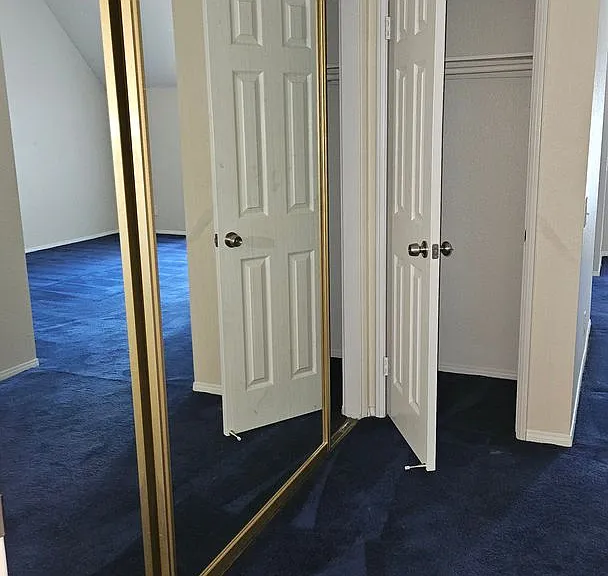 109 E Rosewood Ct — Photo 16