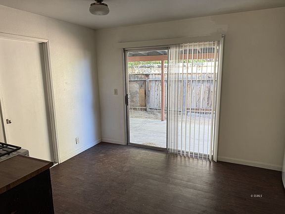4th image of 736 Commercial Ave