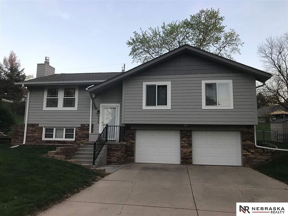 1st image of 805 Crest Dr