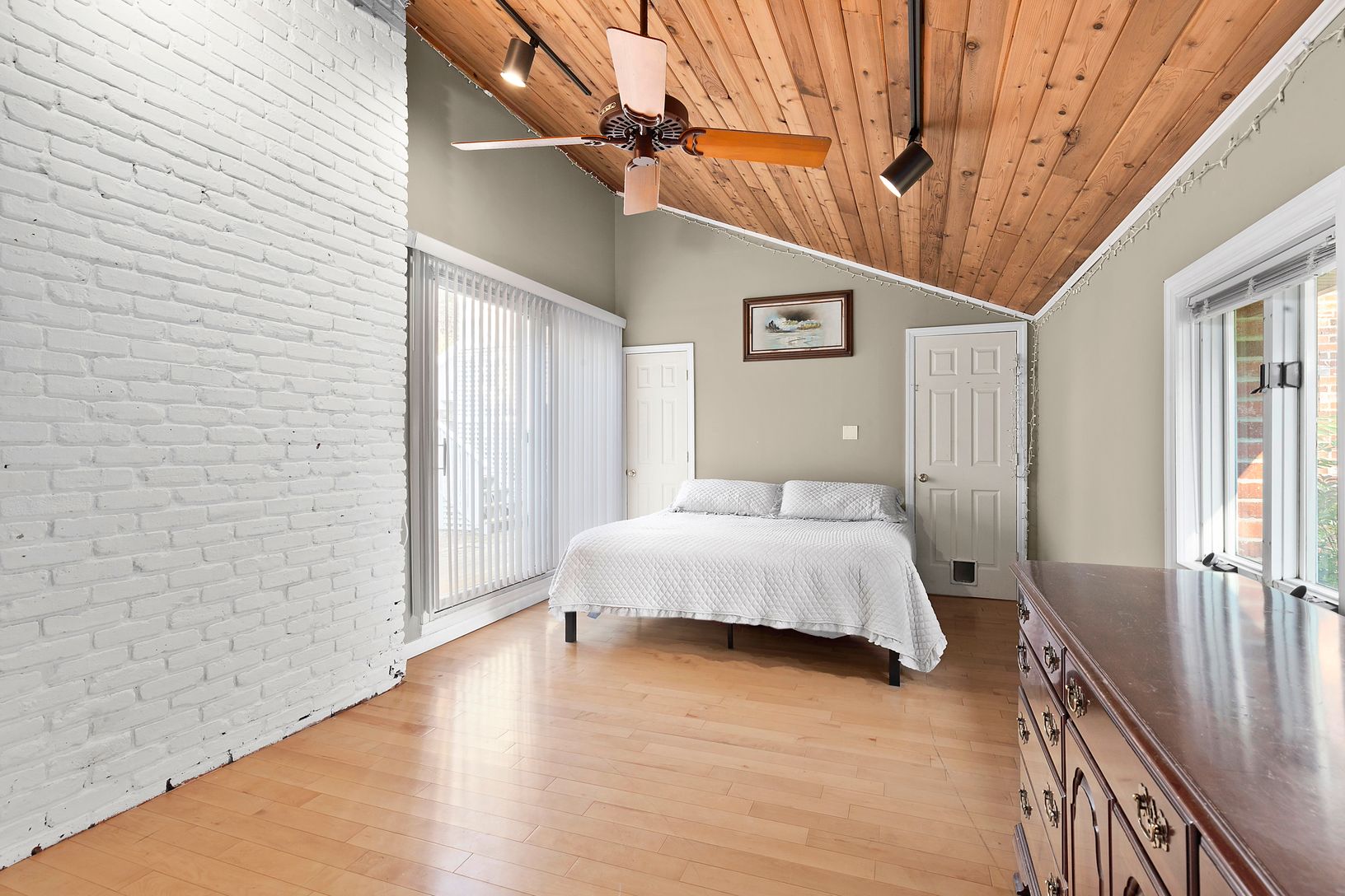  Master bedroom with vaulted ceilings
