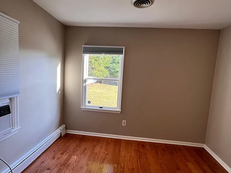 32 E Grand Ave — Photo 29