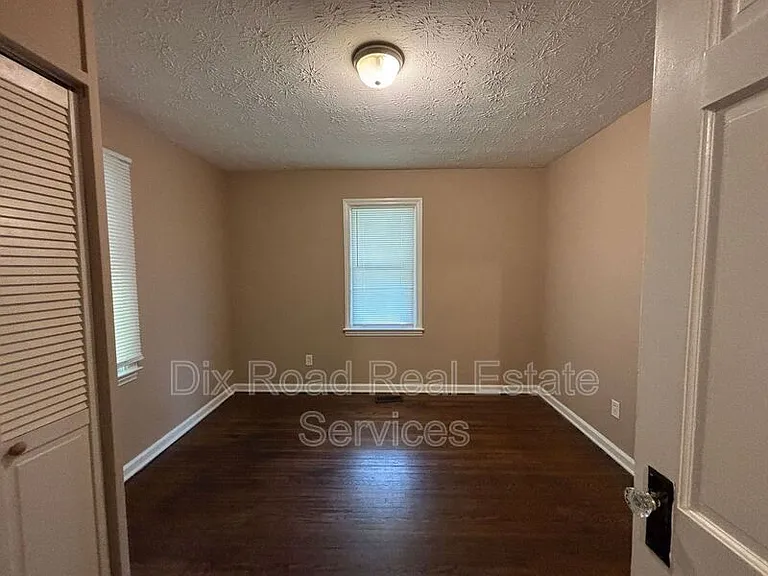 2827 Oxford Ave — Photo 19