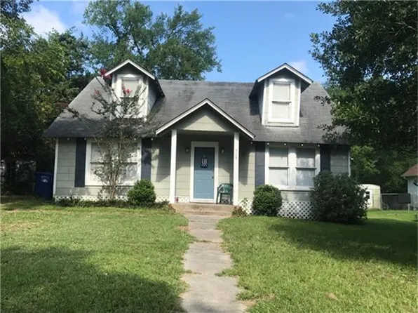 708 Sam Houston Ave, Huntsville, TX 77320