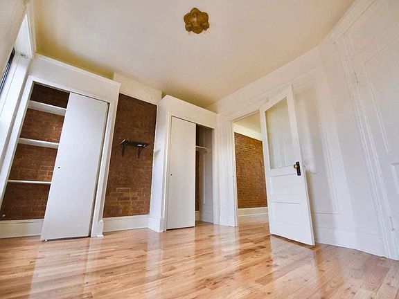 2nd image of 2547 35th St APT 3L