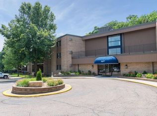 5697 Green Circle Dr APT 118, Minnetonka, MN 55343