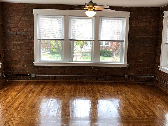 Large Triple-Aspect Great Room
