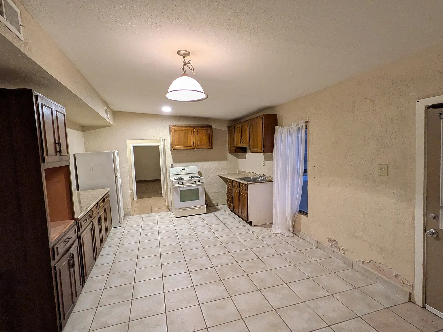 1 bed, 600 sqft, $1,000 — Photo 4
