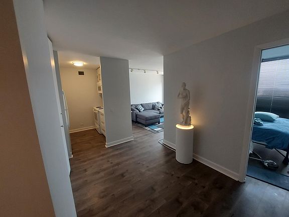 2nd image of 4343 N Clarendon Ave APT 1008