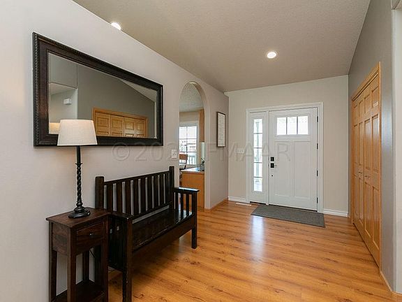 5th image of 610 Sugar Dr