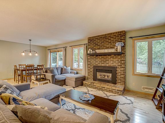 3rd image of 183 Cottonwood Ct