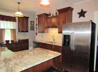 906 Broad St, Waverly, MO 64096