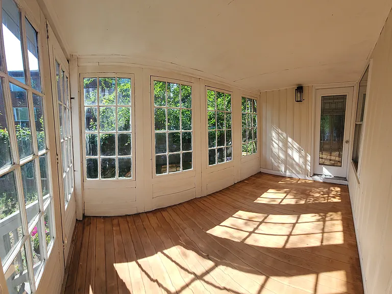Private entry and 3 season porch
