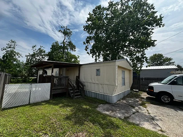 3 bed, 900 sqft, $1,295 — Photo 1