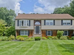 6 Pine Hill Rd, Easthampton, MA 01027