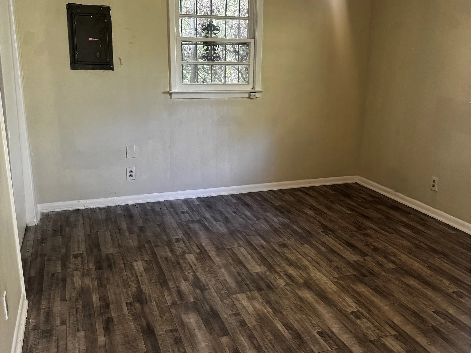 3 bed, 1.0 bath, 1305 sqft, $1,200 — Photo 4