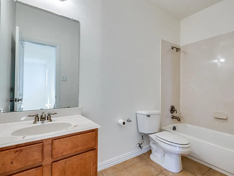 15924 Alvarado Dr — Photo 12