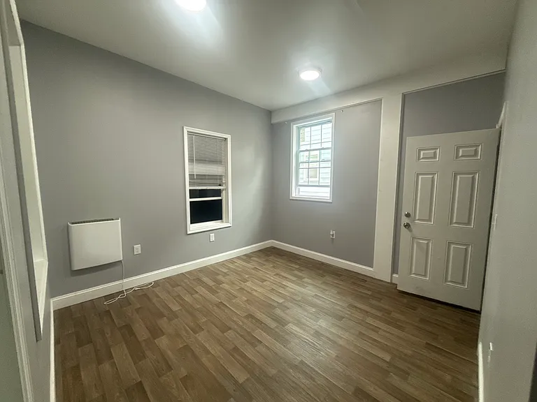 5 Linden Ave #1R — Photo 6