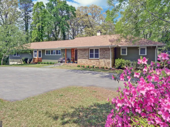 231 Mountain View Dr, Toccoa, GA 30577