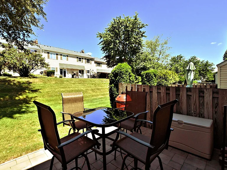 615 Piedmont Ct — Photo 36