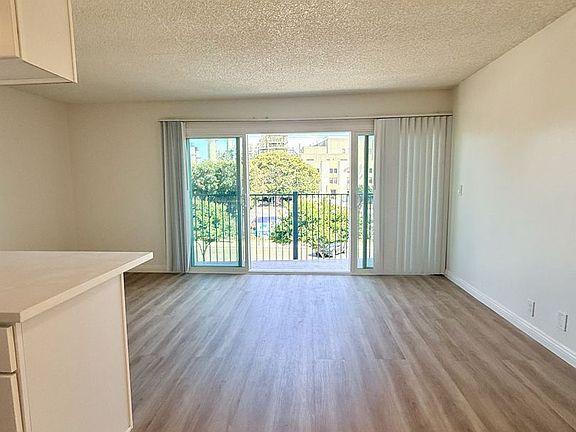 3rd image of 146 Lyndon St APT 6