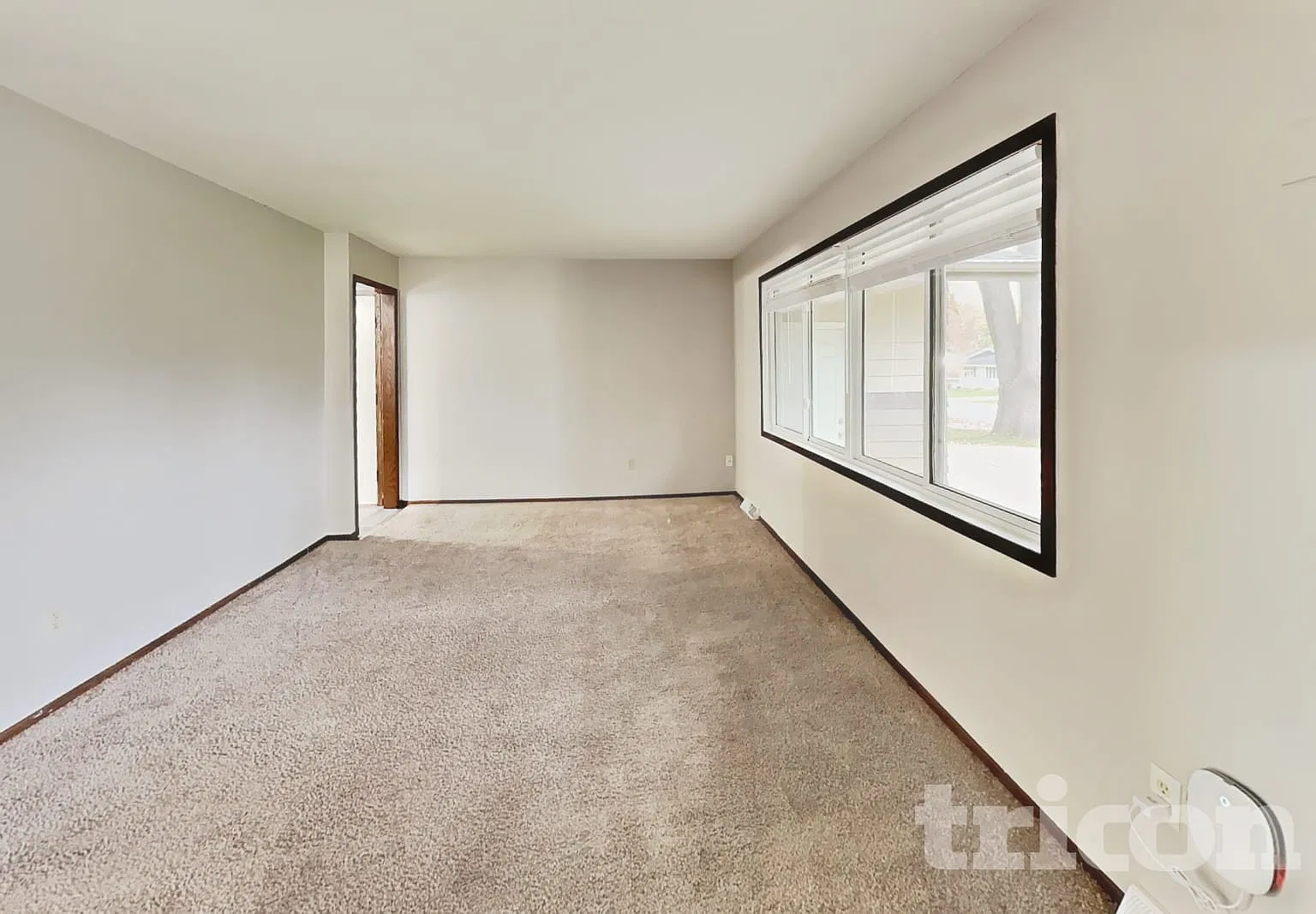 1465 Crest Dr Chaska MN — Photo 2