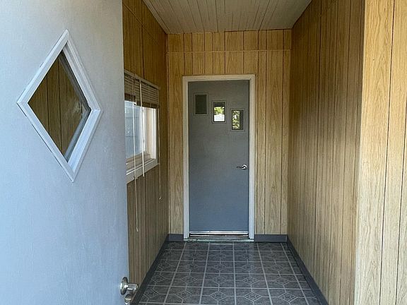 4th image of 920 Caledonia St