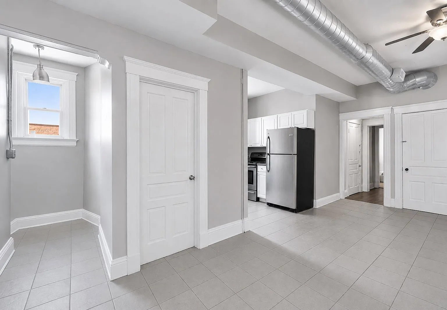 4 bed, 1.0 bath, 966 sqft, $2,535 — Photo 2