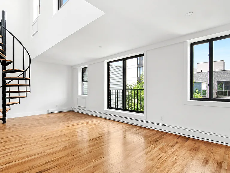 180 Huron St #4 — Photo 4
