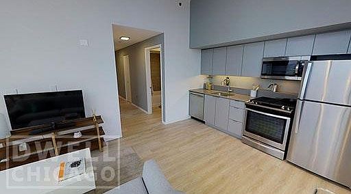 5th image of 2200 N Washtenaw Ave #1