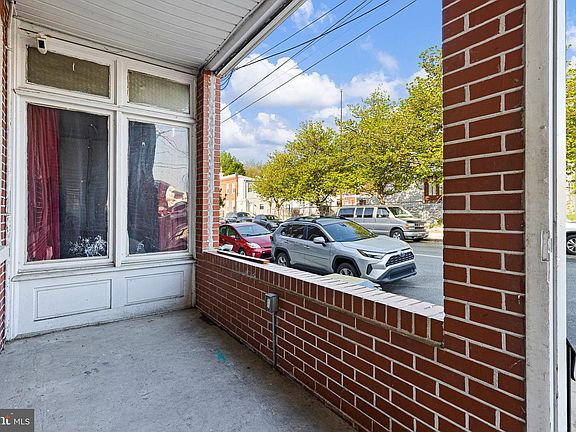 2nd image of 302 S Franklin St
