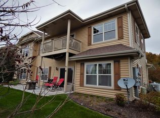 945 Autumn Ridge Ln, Hartford, WI 53027