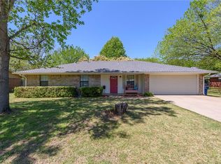 607 N Main St, Aubrey, TX 76227